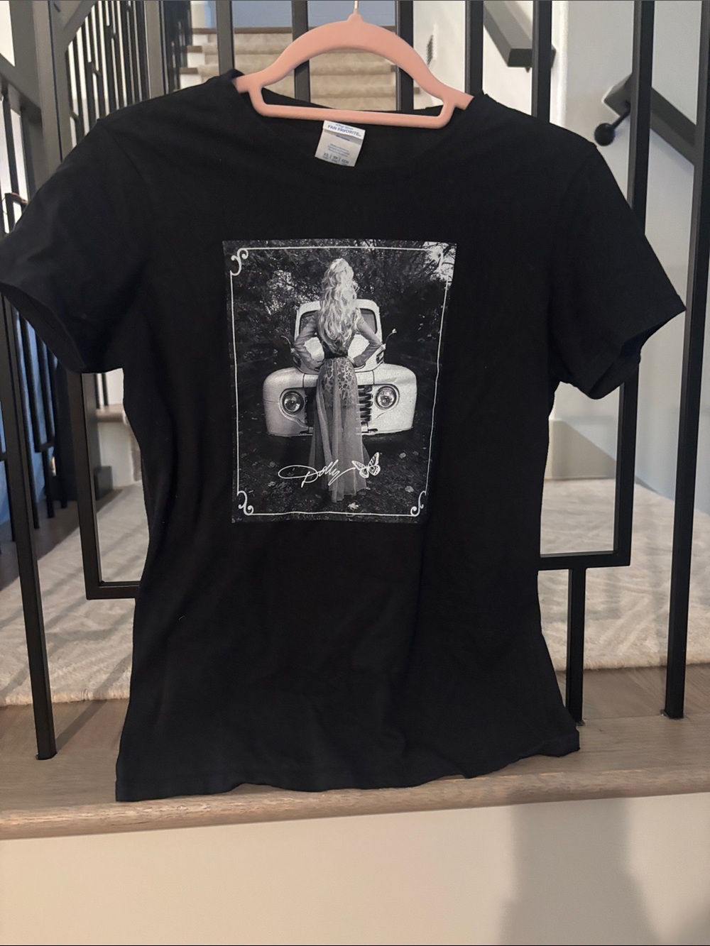 Black Graphic Short-Sleeve Women’s Tee